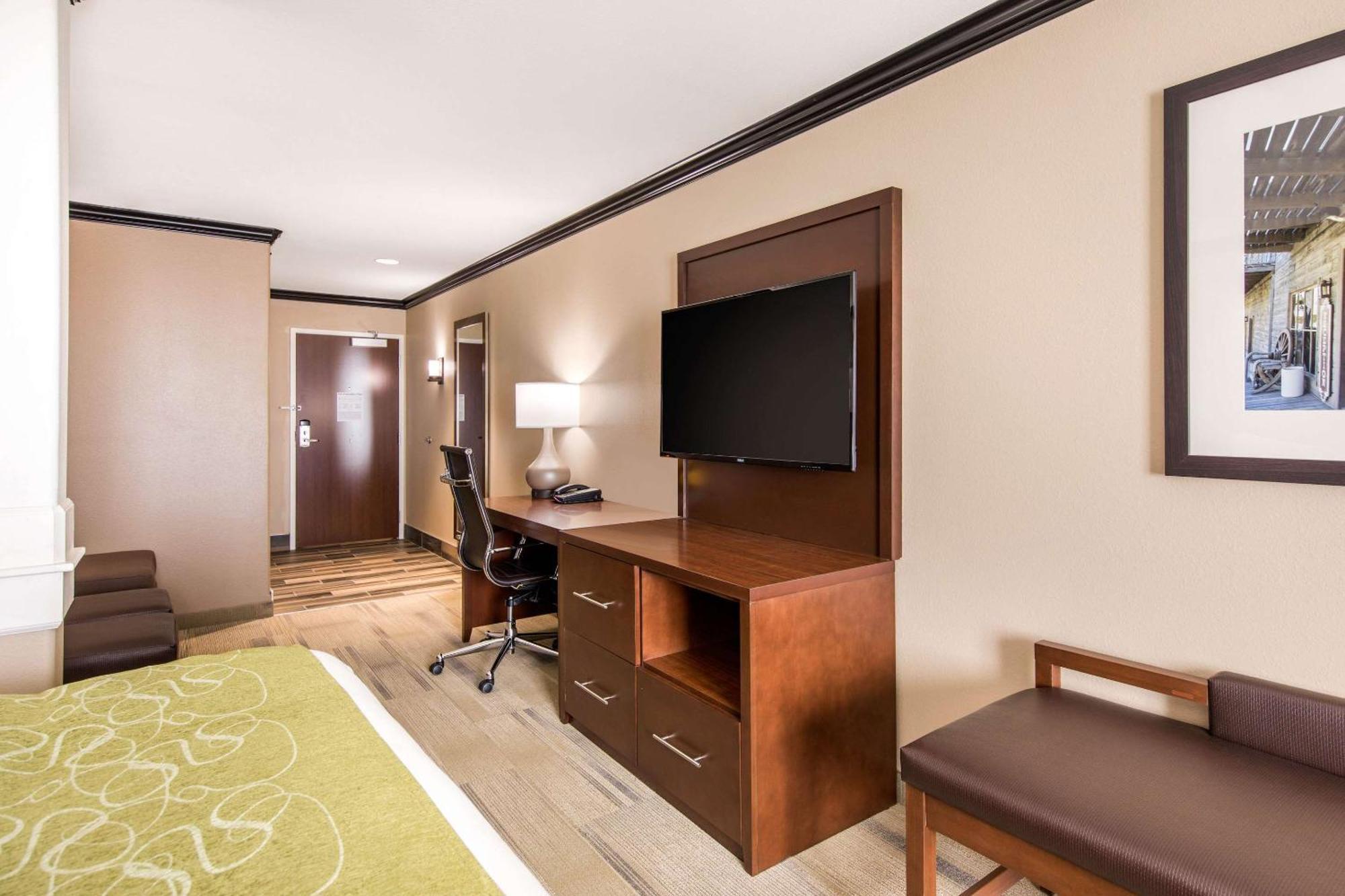 Comfort Suites Liberal Exterior photo